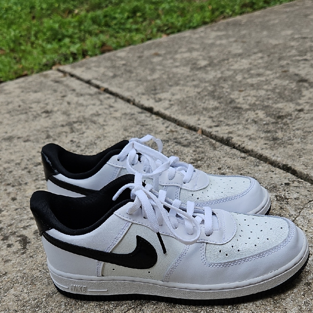 Nike Force 1 Athletic Sneakers Size 3 NWOT